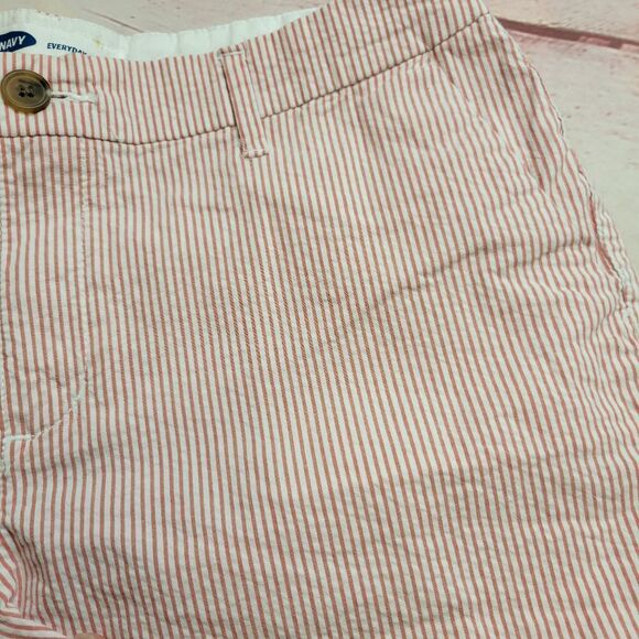 Old Navy stripped Everyday shorts 8 - Picture 3 of 6